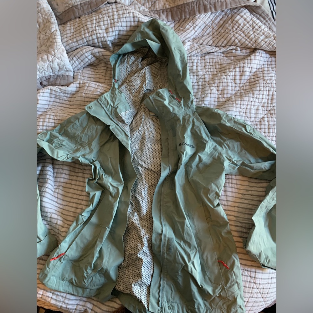 Columbia Omni-tech XS women’s windbreaker/ raincoat